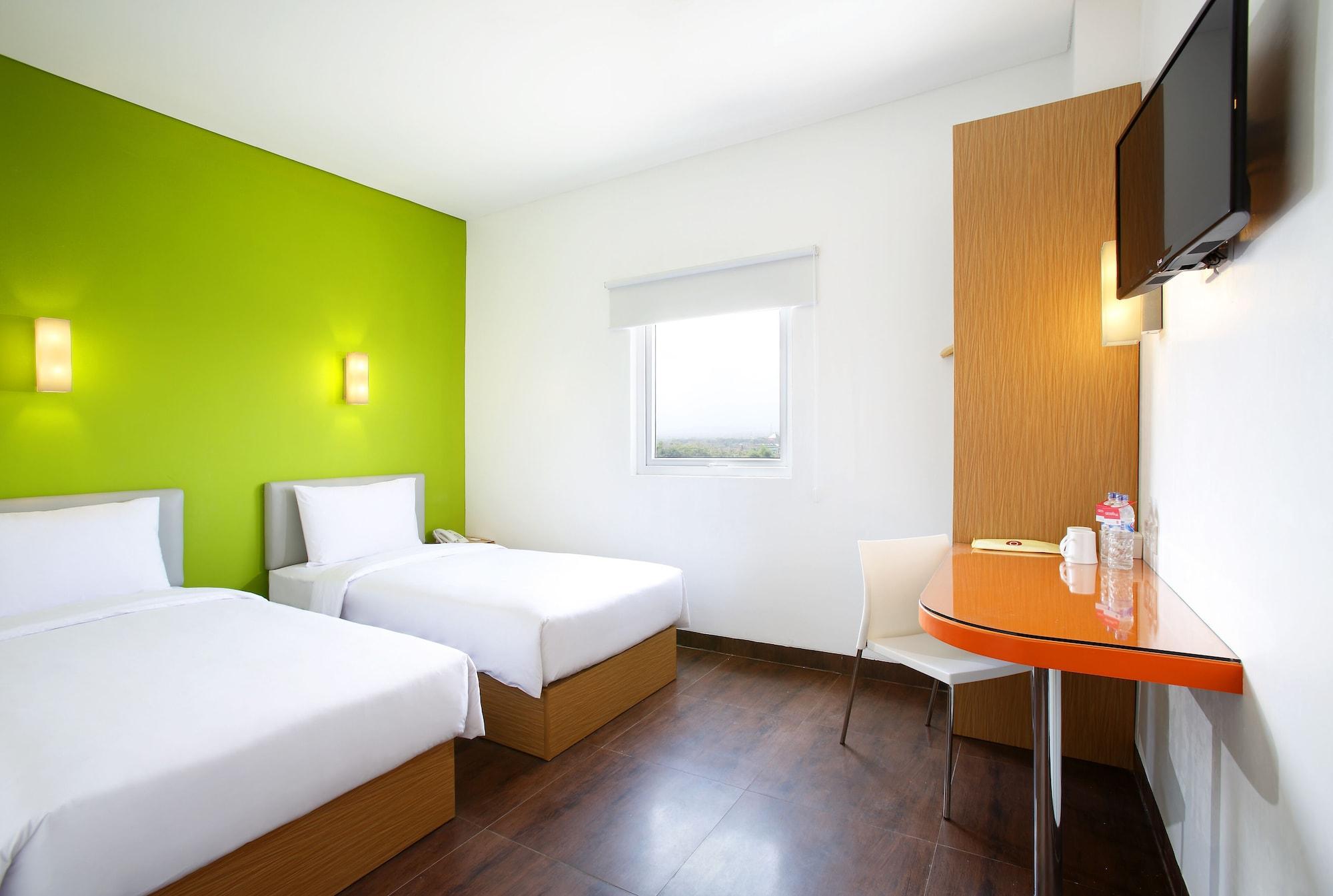 Amaris Hotel Ponorogo Kültér fotó